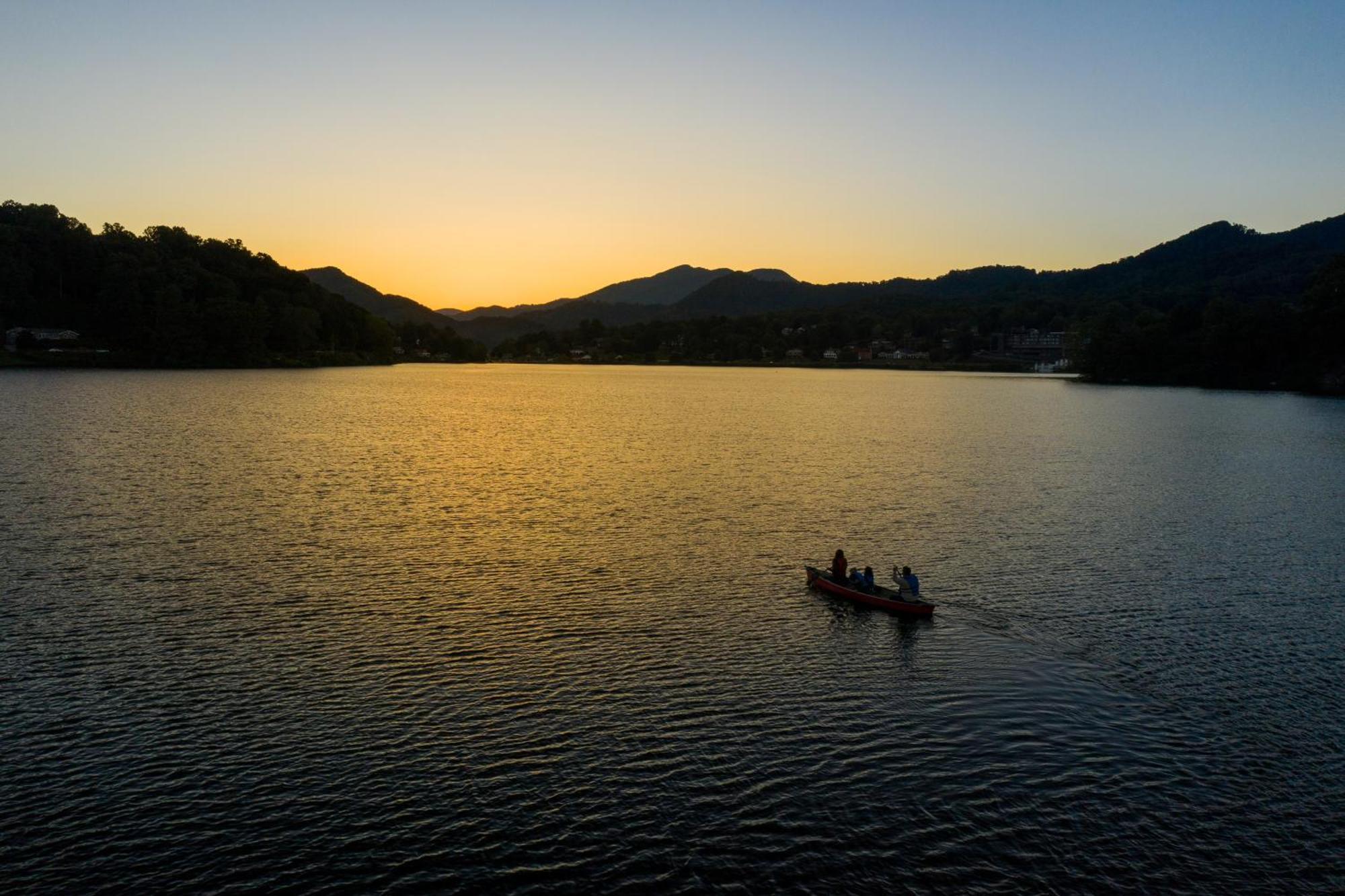 English Roses Lake Junaluska Bagian luar foto