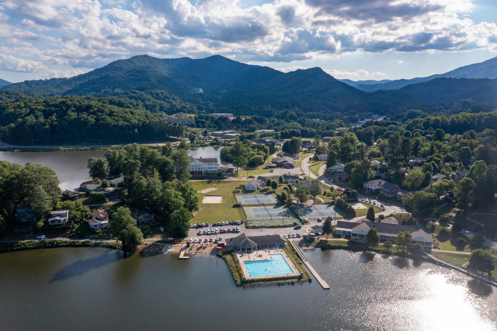 English Roses Lake Junaluska Bagian luar foto